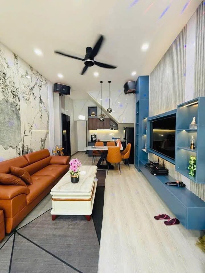 Nhà 3 tầng cho thuê tại Đường Lý Tự Trọng, Hải Châu 90m² - Sẵn sàng vào ở ngay!