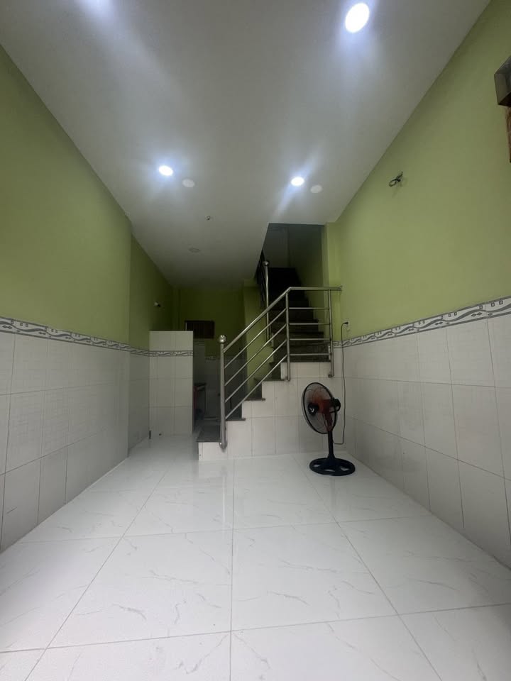 Nhà nhỏ Quận 8, Bình Đông 15m² giá 1.75 tỷ - Nở hậu tài lộc, ở ngay!