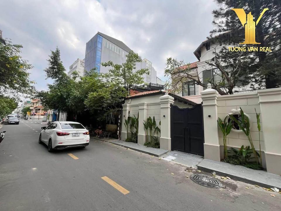 Biệt thự cao cấp quận 1 367m² giá 165 tỷ - Thiết kế sang trọng, sẵn sàng vào ở!