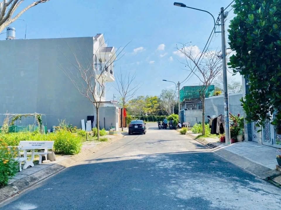 Đất nền đường Trường Lưu, phường Long Trường, 83m² giá 4.19 tỷ - Hướng Đông mát mẻ!