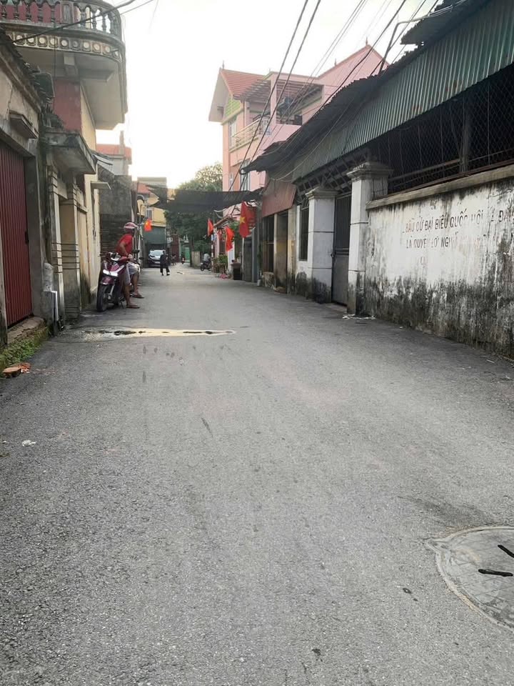 Đất nền góc 2 mặt đường Phố Me, 45m² giá 200 triệu - Thương lượng thoải mái!