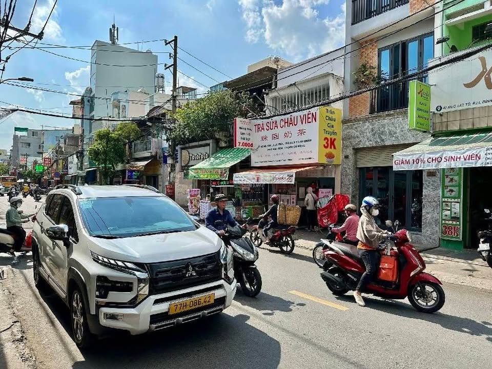 Nhà phố Ngô Tất Tố, Bình Thạnh 120m² giá 17.4 tỷ - View Landmark 81 tuyệt đẹp!