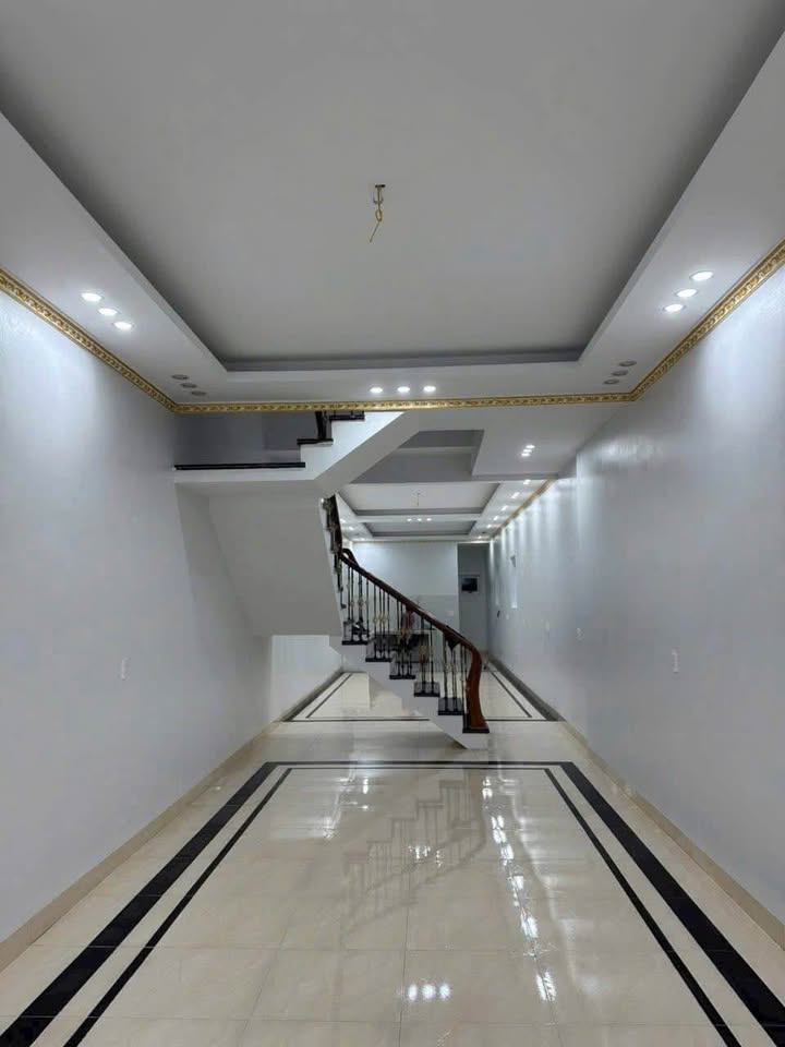 Nhà 2 tầng tại Cù Chính Lan, 110m² giá 4.5 tỷ - Kinh doanh sầm uất!