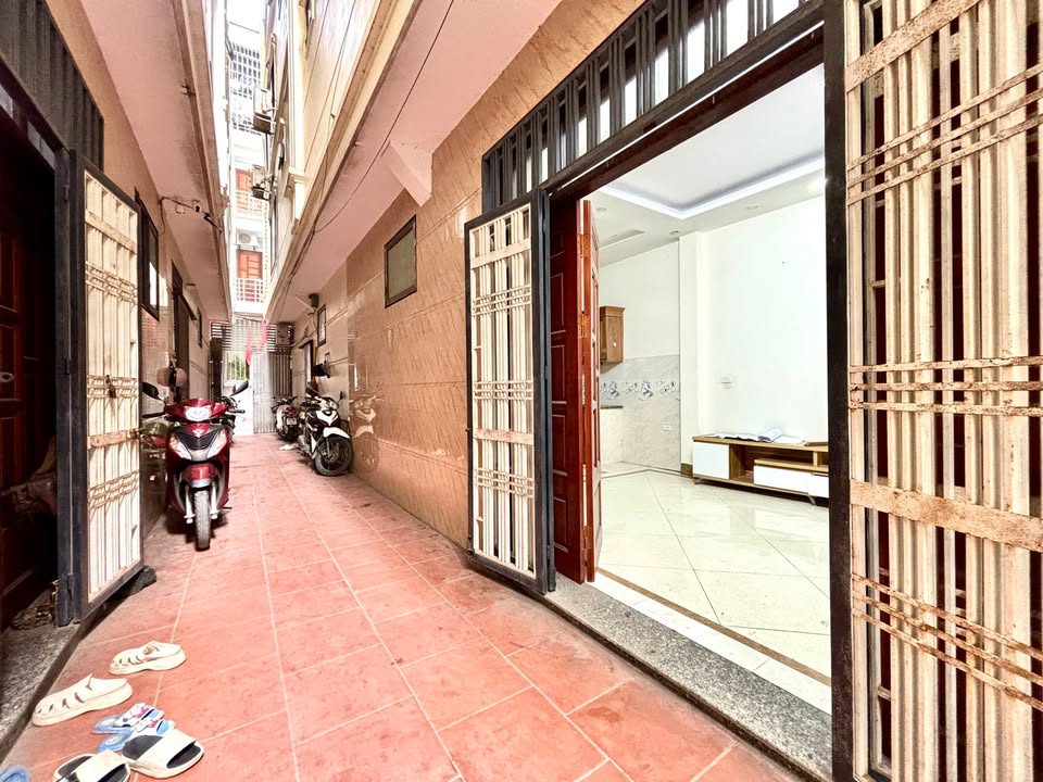 Nhà phố Kiến Hưng, Hà Đông 30.5m² giá 7.7 tỷ - Ô tô tránh, gần chợ và trường học!