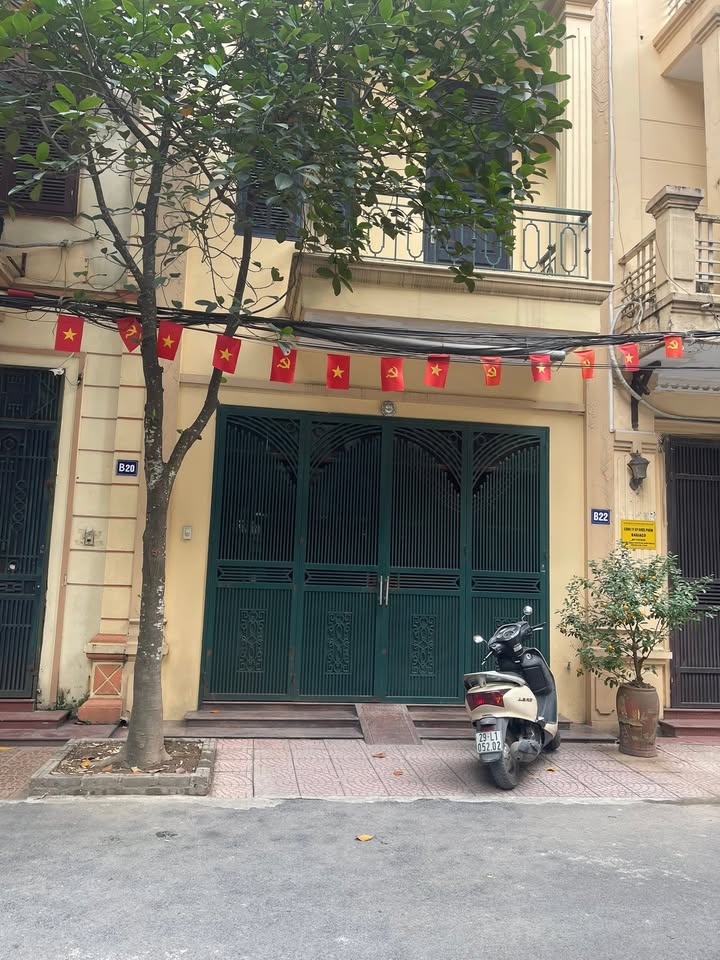 Nhà riêng Lương Thế Vinh 50m² giá 13 tỷ - Ô tô vào nhà, khu vực an ninh tốt!