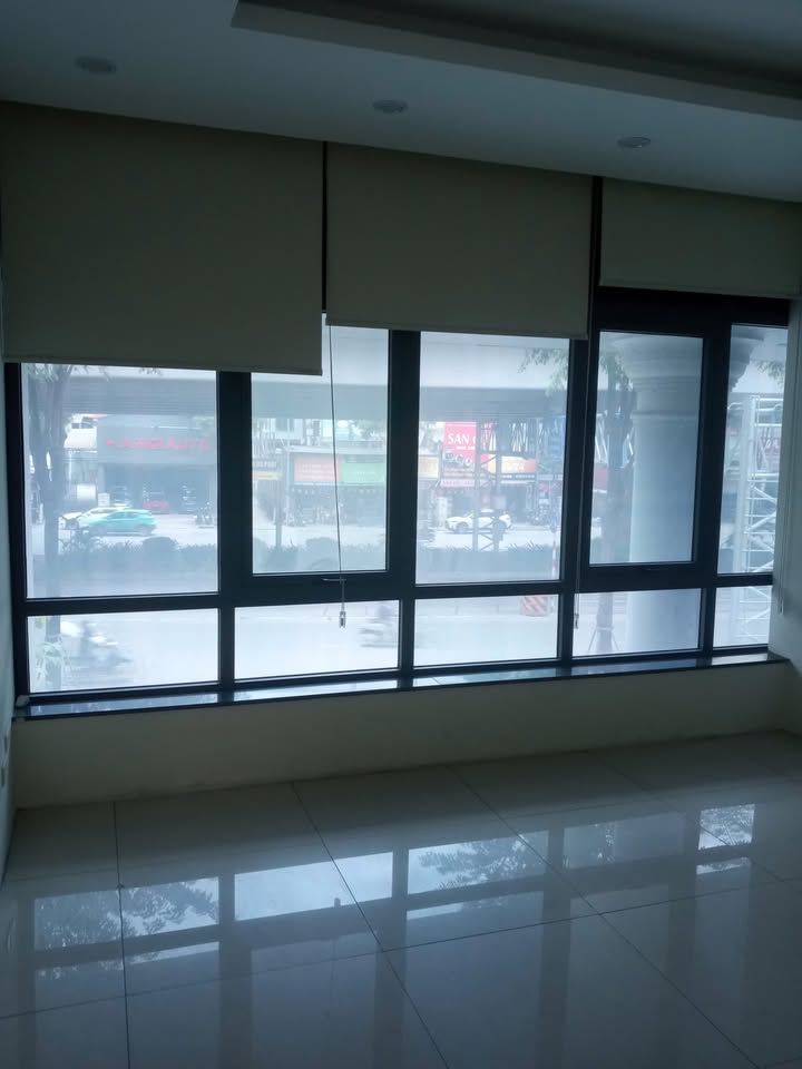 Cho thuê văn phòng Tòa nhà Phạm Văn Đồng, Bắc Từ Liêm 280m² giá 60-70 triệu - Mặt tiền lớn, dễ nhận diện!