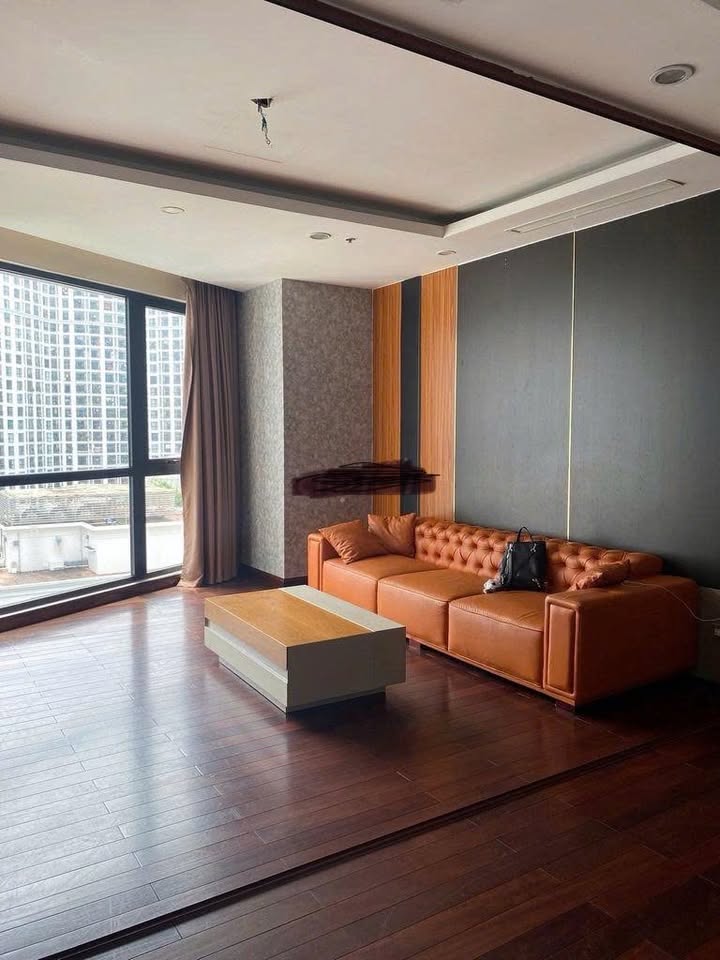 Căn hộ CC Royal City Thanh Xuân 110m² giá 17.6 triệu - Full nội thất, view bể bơi!