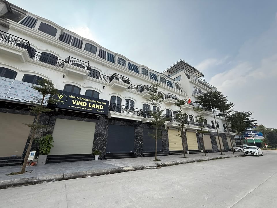 Nhà 4 tầng mặt đường Hùng Vương, Vĩnh Yên 94m² - Vị trí đắc địa, giá chỉ 4 tỷ!