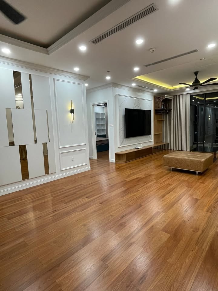 Căn hộ 3PN Royal City R3 173m² giá thỏa thuận - Nhà mới hoàn toàn!