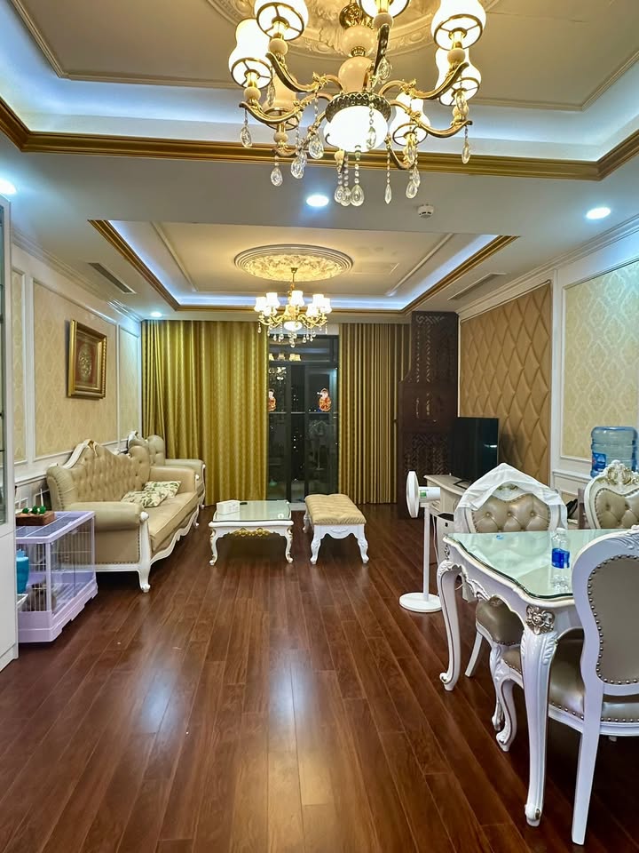 Căn hộ Royal City Nguyễn Trãi 121m² giá 20 triệu - Full nội thất sang trọng!