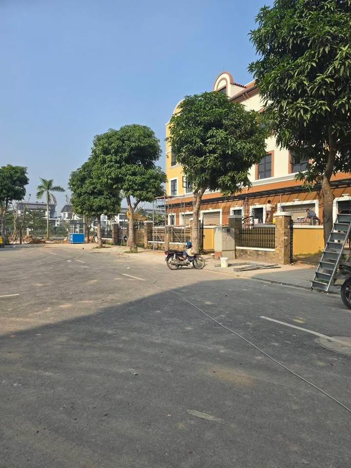 Biệt thự LK Vista Nam An Khánh 168m² giá 40 tỷ - Sổ đỏ, giao dịch nhanh!