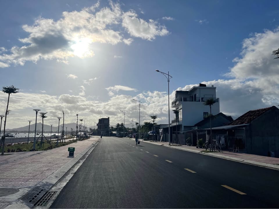 Đất mặt biển Vạn Thắng 2072m² - Đầu tư sinh lời với vị trí đắc địa!