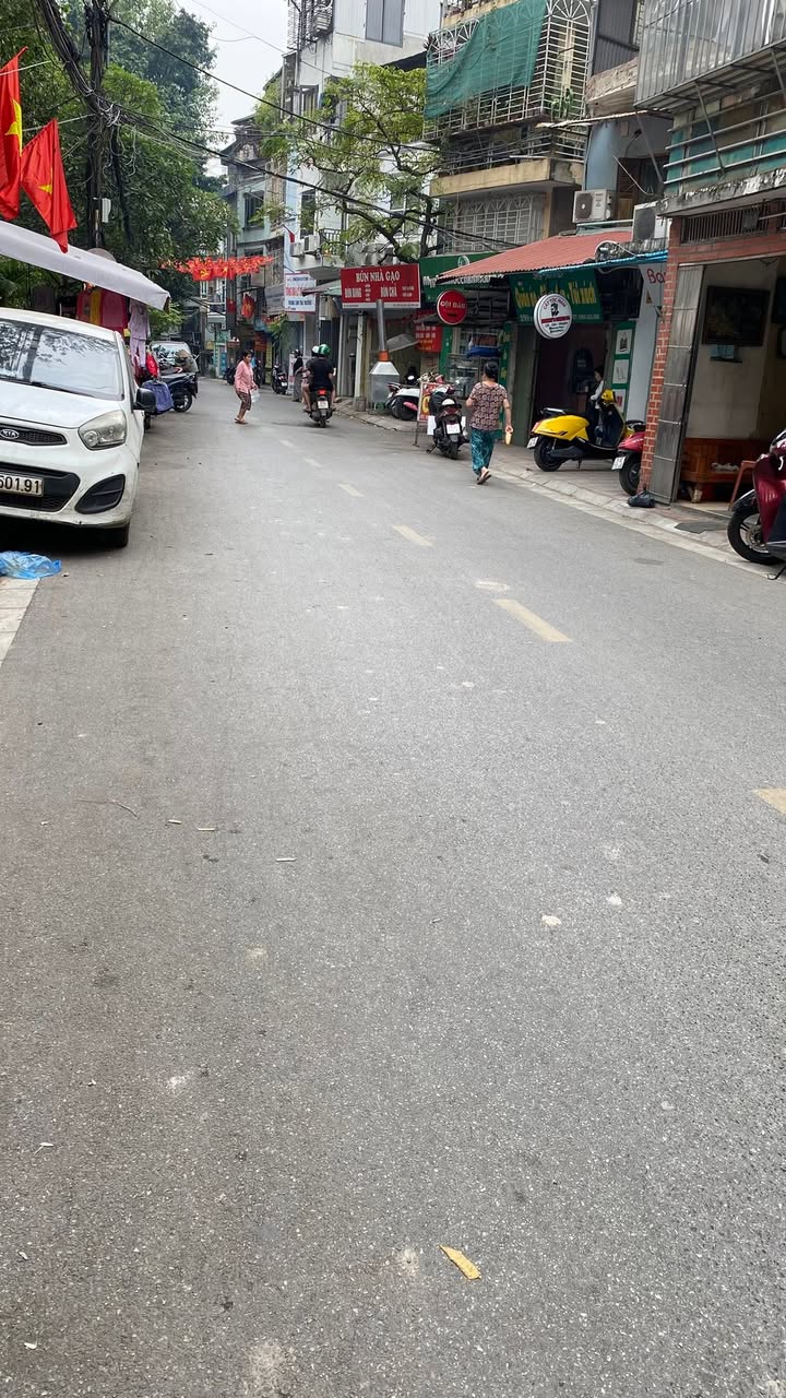 Nhà phố Văn Chương Đống Đa 56.6m² giá 13.5 tỷ - Kinh doanh sầm uất, ô tô tránh!