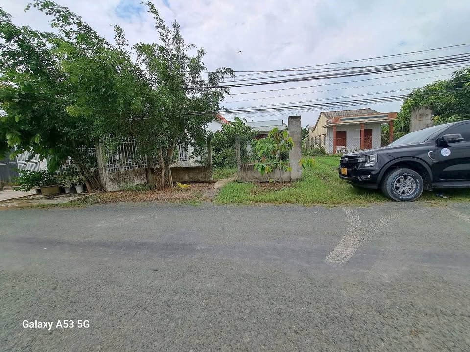 Đất nền Ấp Bình Tây, Mỹ Bình, Tân Trụ 1000m² giá 4,8 tỷ - Mặt tiền đường nhựa rộng rãi!