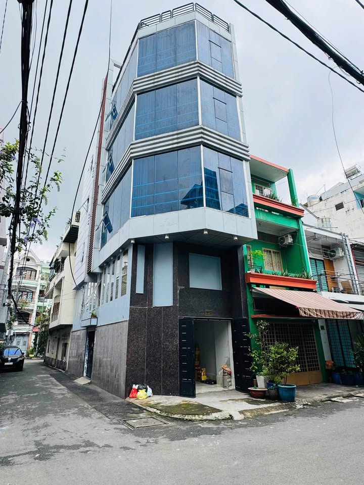 Bán FrontHouse Lạc Long Quân 57.4m² giá 11.6 tỷ - Vị trí đắc địa, thu nhập ổn định!