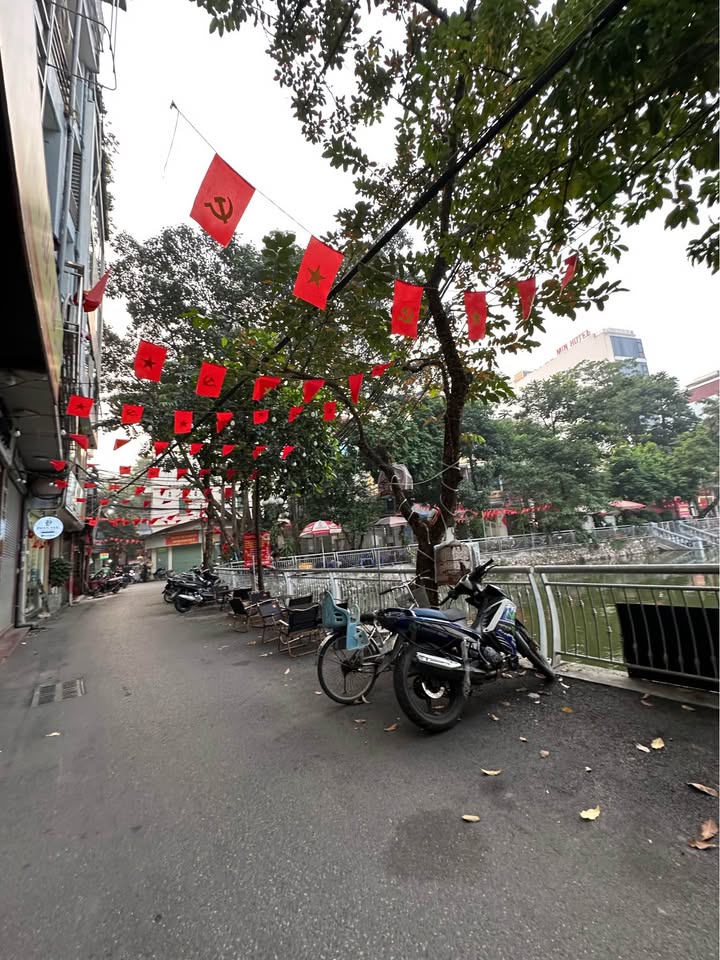 Bán nhà 6 tầng thang máy Trần Duy Hưng, 48m² giá 16 tỷ - Kinh doanh sầm uất, đầy đủ nội thất!