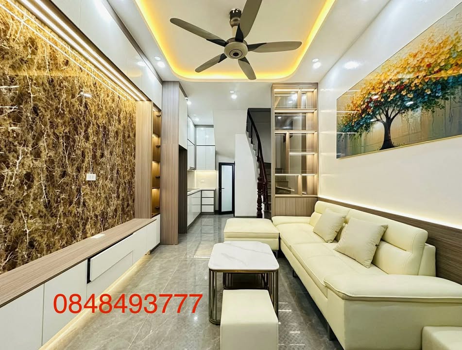 Nhà riêng Dương Nội 31m² giá 5.7 tỷ - Lô góc, gần chợ và trường học!