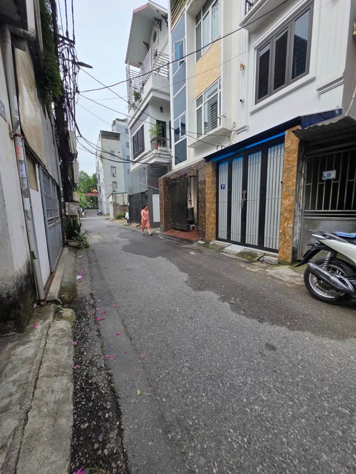 Đất Việt Hưng 50m² giá 6.4 tỷ - Vị trí đắc địa, giao dịch nhanh!