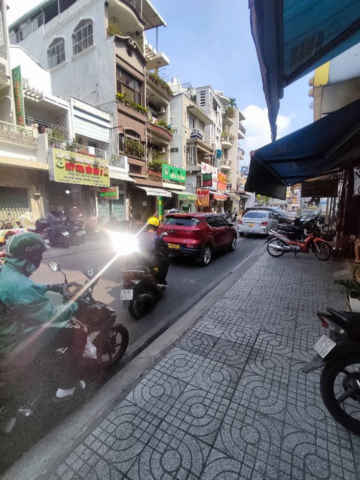 Cho thuê mặt bằng kinh doanh mặt tiền Hòa Hưng 32m² - Giá chỉ 12 triệu/tháng!