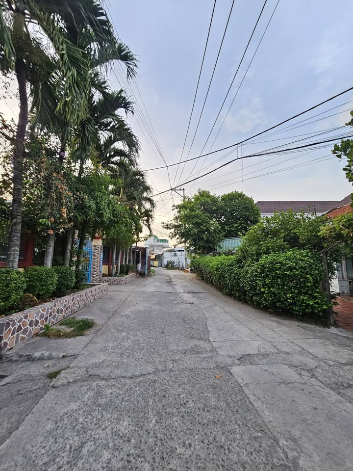 Nhà 3 tầng đường Lê Thị Sẻ, Hóc Môn 95m² giá 5.2 tỷ - Ô tô vào tận nhà!