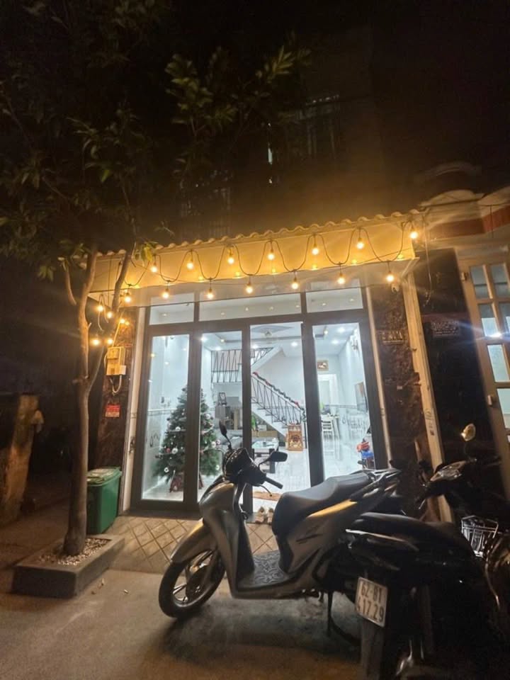 Nhà đẹp hẻm xe hơi tránh Tân Chánh Hiệp Q12 40m² giá 3.999 tỷ - An ninh cao cấp!