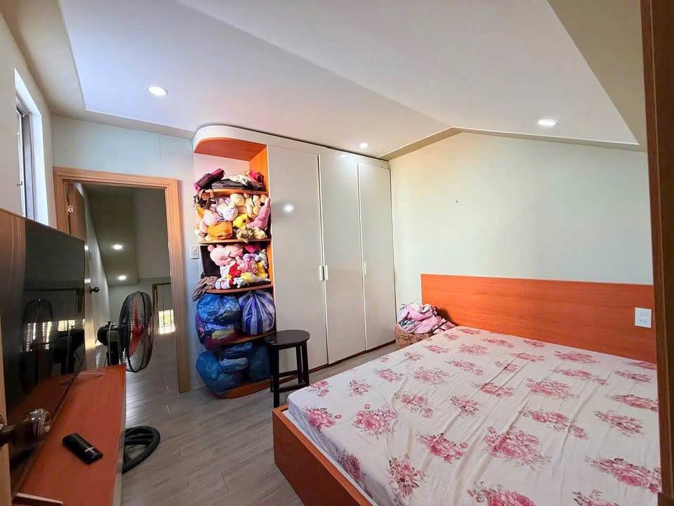 Nhà Gác Lững Kiệt Ô Tô Phan Bội Châu 60.5m² giá 2 tỷ - Gần chợ và trường học!