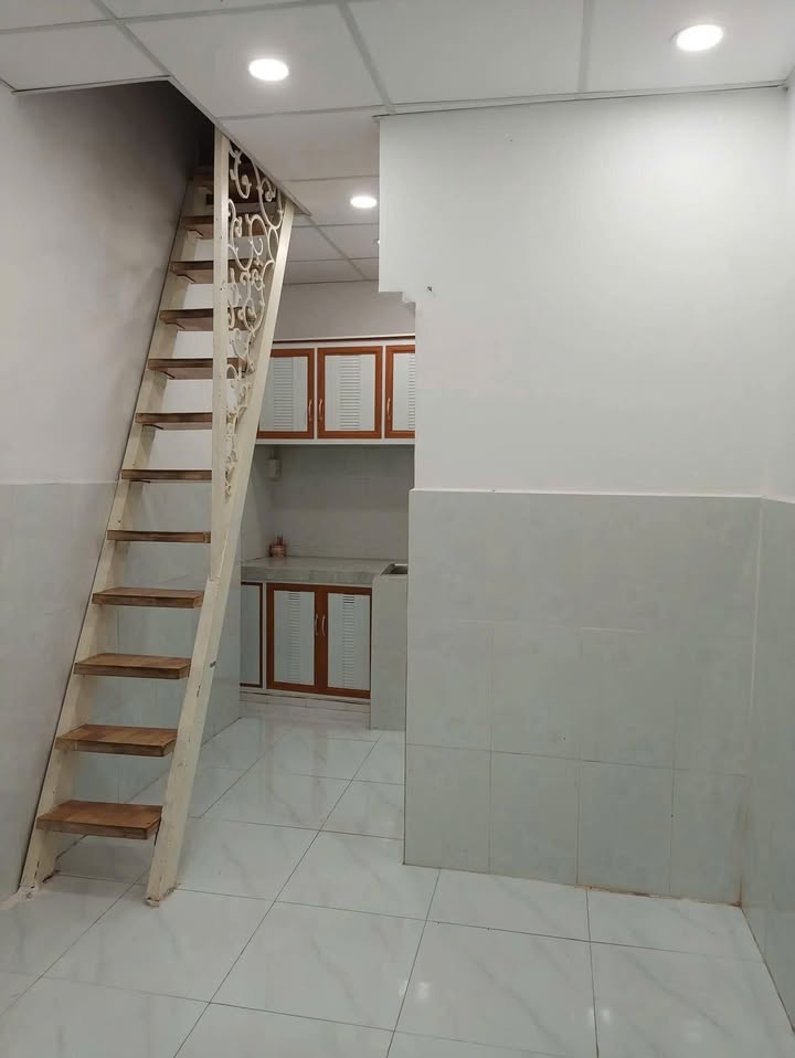 Nhà cho thuê Lạc Long Quân, quận 11 - 15m² giá chỉ 5 triệu/tháng