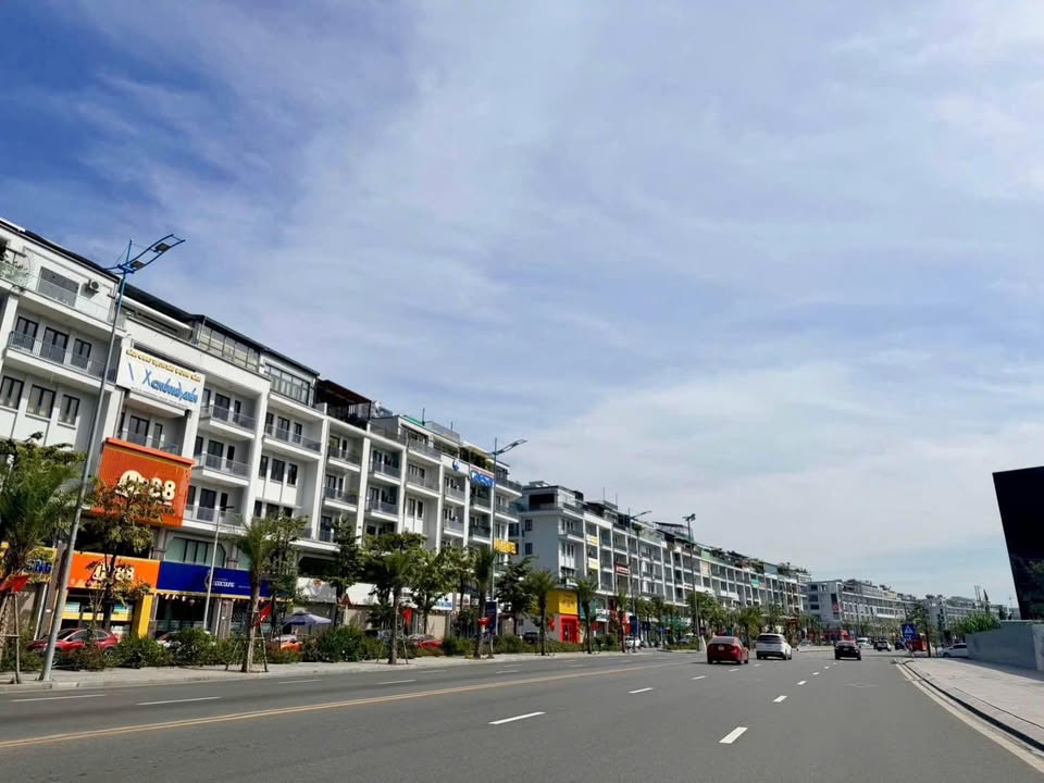 Shophouse Monbay Hạ Long 120m² - Vị trí mặt đường Trần Quốc Nghiễn