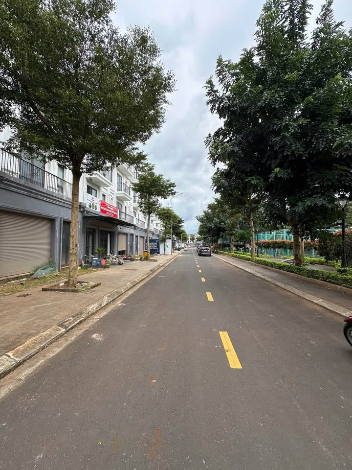 Townhouse Eco City Buôn Ma Thuột 120m² giá 7.4 tỷ - View công viên thoáng mát!