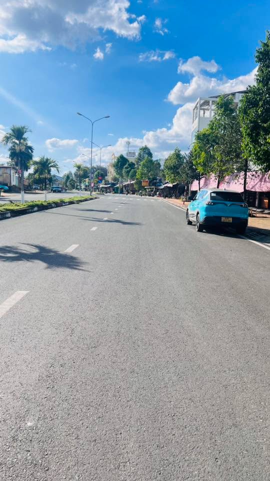 Nhà phố mặt tiền Trần Hưng Đạo, Đồng Xoài, 120m² giá 5 tỷ - Kinh doanh tấp nập!