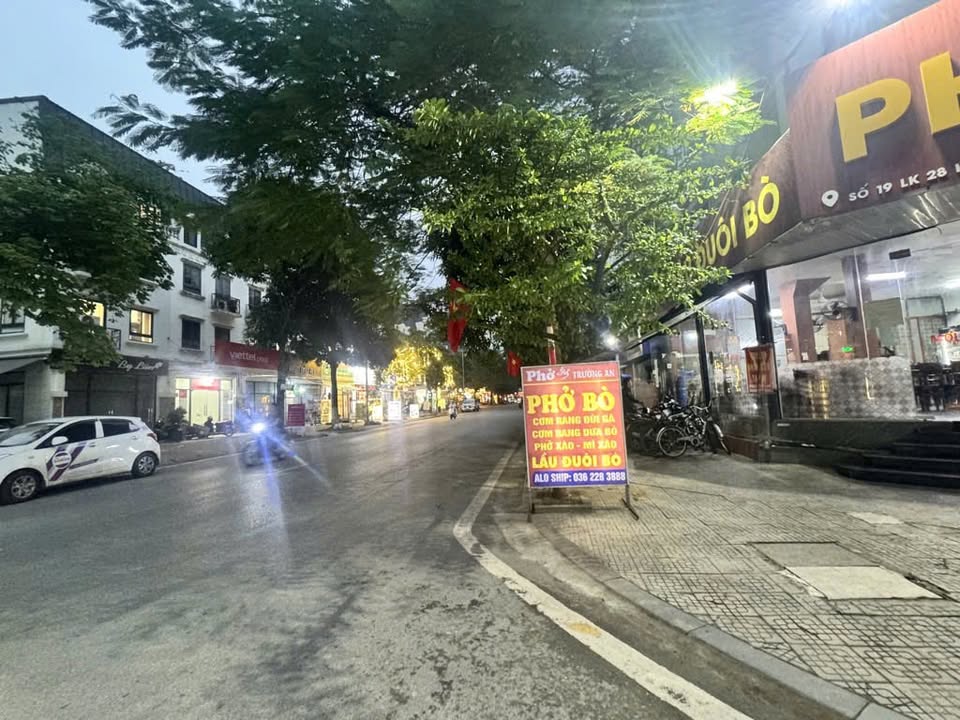 Nhà phố KĐT Văn Phú Hà Đông 70m² giá 21 tỷ - Vị trí đắc địa, kinh doanh sầm uất!