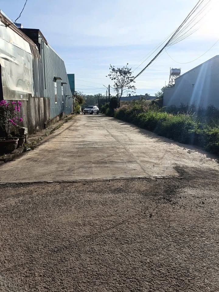 Đất nền mặt tiền Lương Ngọc Quyến, Pleiku 213m² giá 2 tỷ - Đường thông thoáng, giao thông thuận lợi!