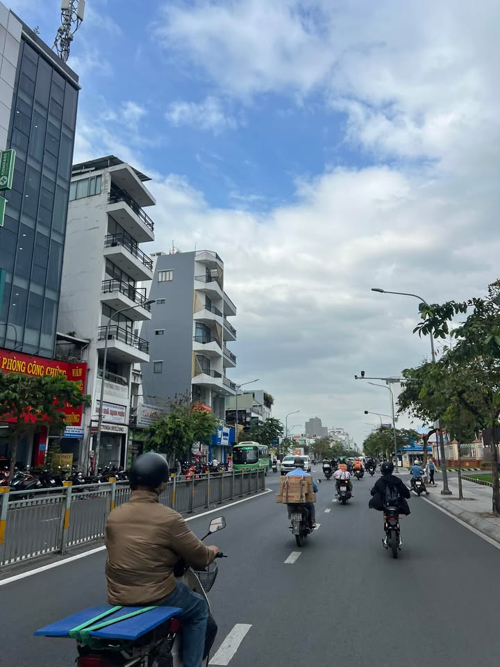 Nhà phố 90m² đường Kênh 19/5, quận Tân Phú chỉ 10.8 tỷ - Sổ đỏ chính chủ!