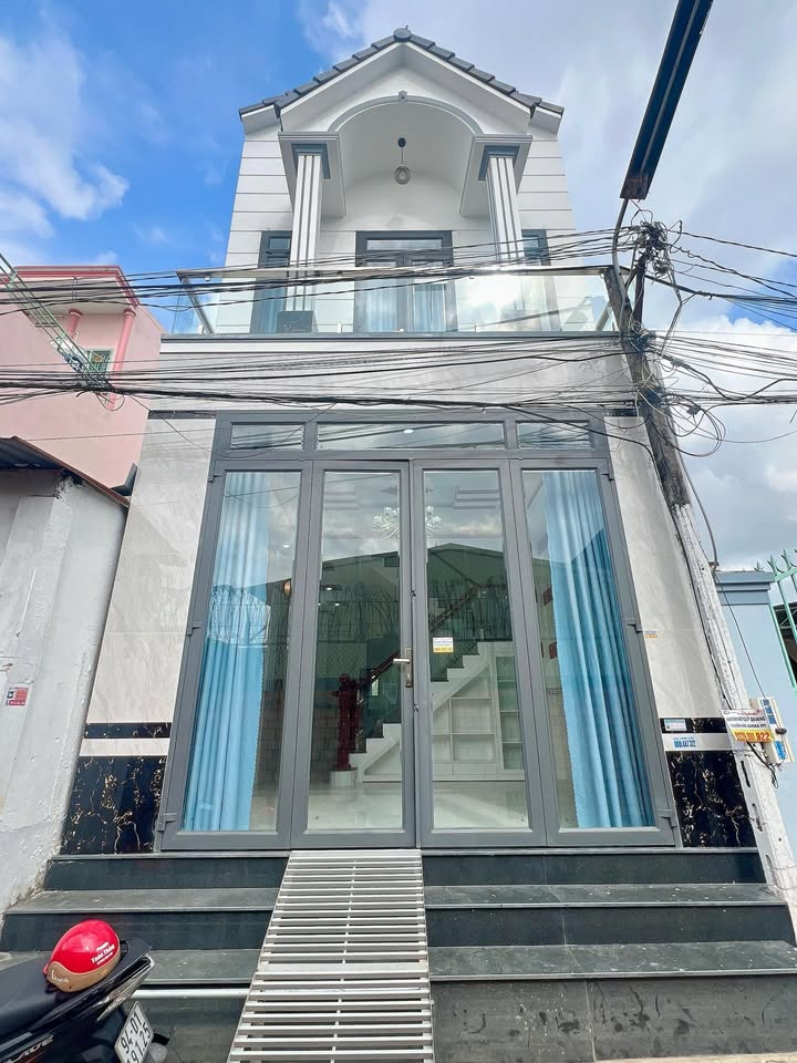 Nhà lầu mới Hẻm 290 Đường CMT8, Bình Thủy 42m² giá 2.45 tỷ - Gần chợ An Thới!