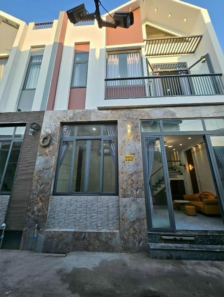 Nhà lầu mới đẹp 42m² tại hẻm 9 Phạm Ngọc Hưng - Gần trường học và chợ An Hòa!