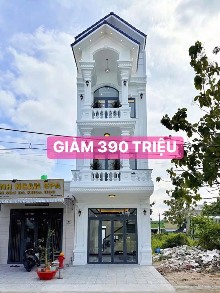 Nhà 1 trệt 2 lầu mới xây tại trung tâm thương mại Phong Điền, Cần Thơ - Giá chỉ 3.99 tỷ!