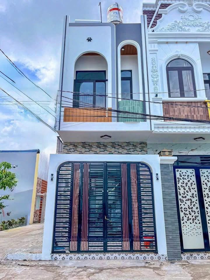 Nhà trệt lầu mới 56m² hẻm Liên Tổ 5-6 Nguyễn Văn Linh, Cần Thơ - Giá chỉ 2.85 tỷ!