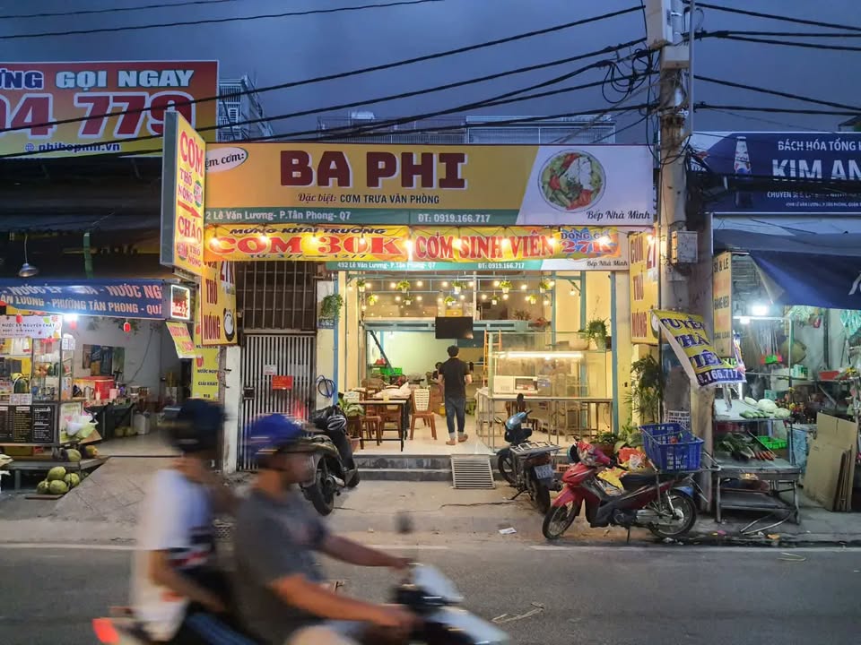 Cho thuê quán ăn mặt tiền Lê Văn Lương, quận 7 - Đầy đủ vật dụng, giá 27 triệu/tháng!