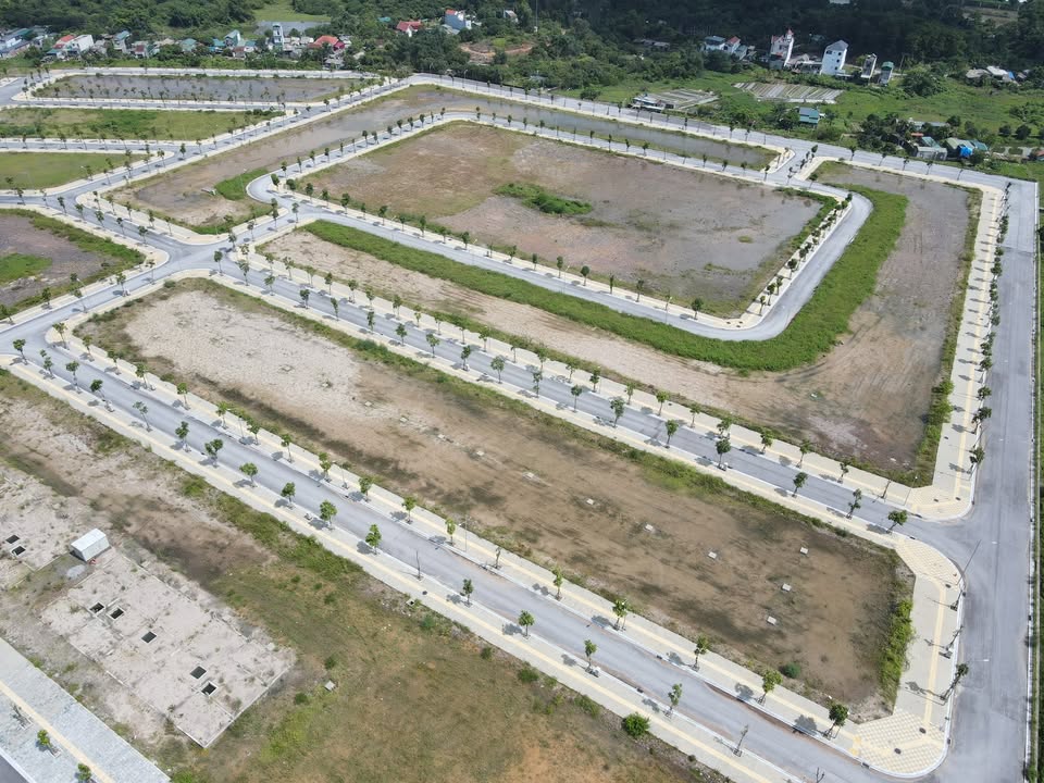 Shophouse Khu Đô Thị Đại Lộ Hoà Bình Móng Cái 90m² giá chỉ từ 30 triệu/m² - Sổ đỏ chính chủ!