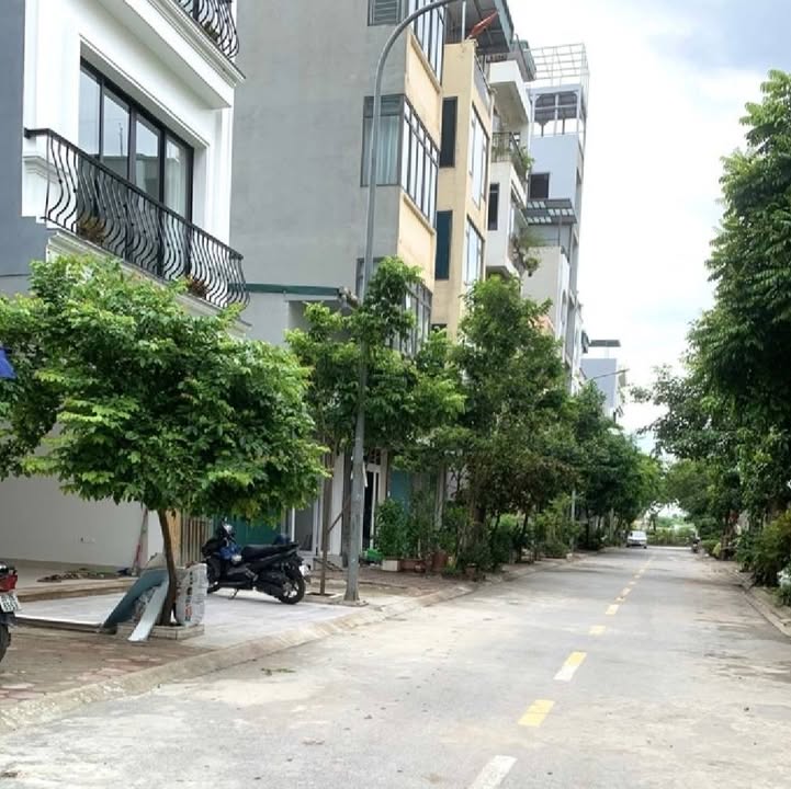 Nhà phố Thạch Bàn, quận Long Biên 61m² giá 17.9 tỷ - Kinh doanh lợi nhuận cao!