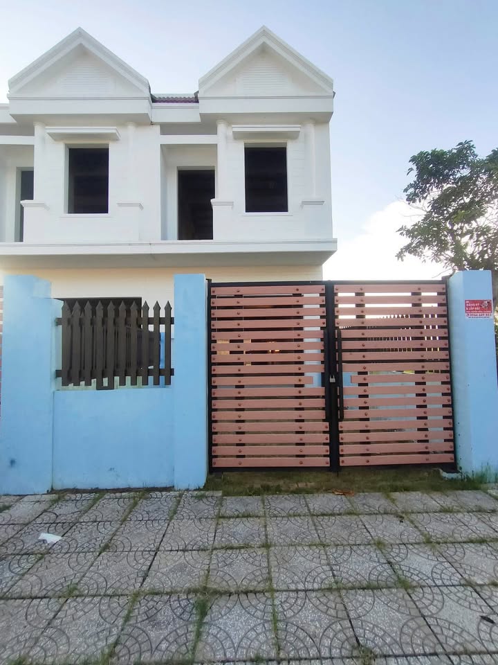 Nhà phố 1 trệt 1 lầu mặt tiền Dương Mình Châu, Rạch Giá 145m² giá 2.2 tỷ - Pháp lý rõ ràng, hạ tầng hoàn thiện!