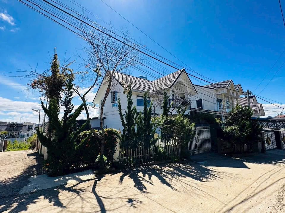 Villa Mai Xuân Thưởng Đà Lạt 200m² giá 9.5 tỷ - 2 mặt tiền cực thoáng!