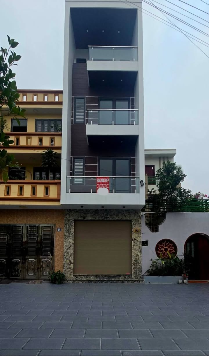 Nhà 4 tầng mới xây trên đường Đông Trung Hành, Hải Phòng - Diện tích 80m², Giá chỉ 8 tỷ!