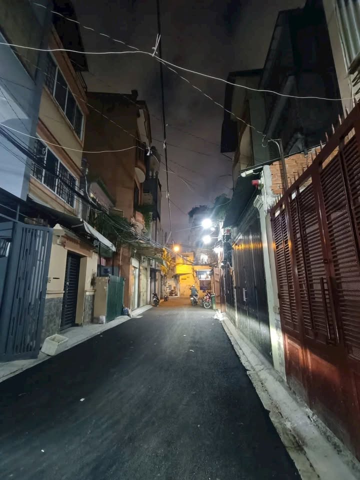 Nhà hẻm Lạc Long Quân, Tân Bình 31m² giá 4.5 tỷ - Tiện sửa chữa mới!