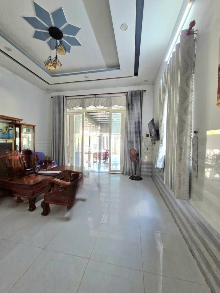 Nhà phố Ninh Thạnh, Tây Ninh 166m² giá 1.25 tỷ - Tặng 02 máy lạnh và năng lượng mặt trời!