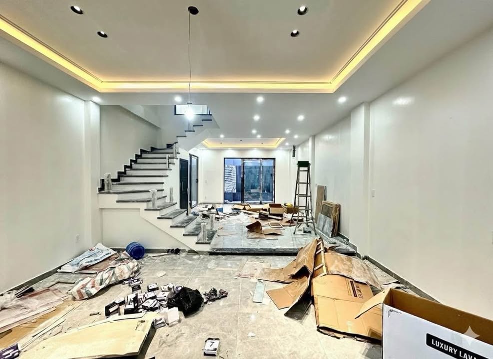 Nhà 4 tầng độc lập 100m² đường Hoàng Minh Thảo - Giá tốt không thể bỏ lỡ!