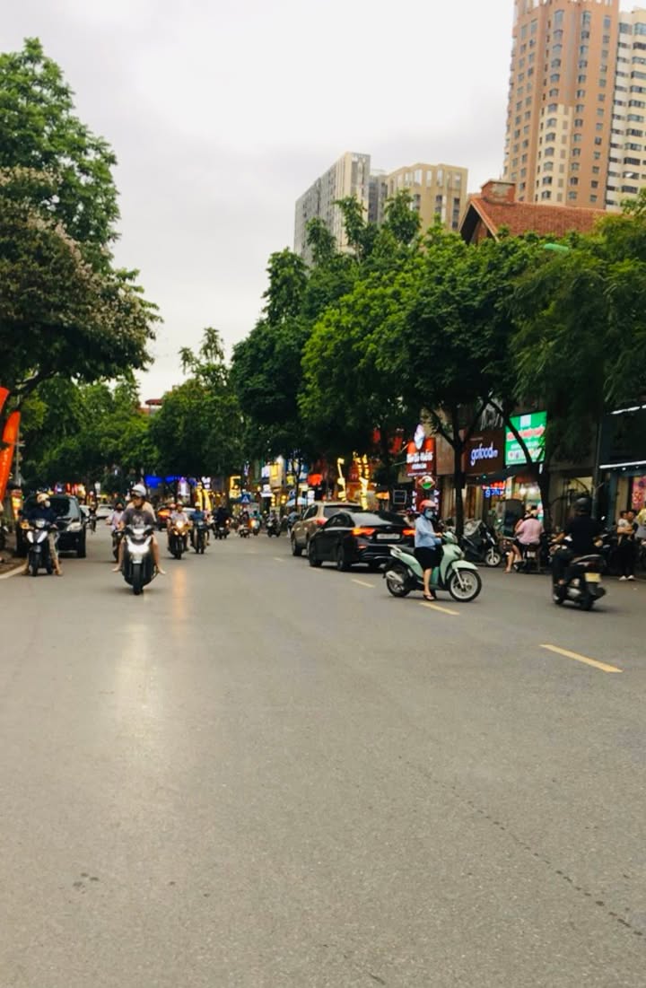 Mặt Phố Nguyễn Văn Lộc 160m² giá 60 tỷ - Đầu tư sinh lời 24/7!