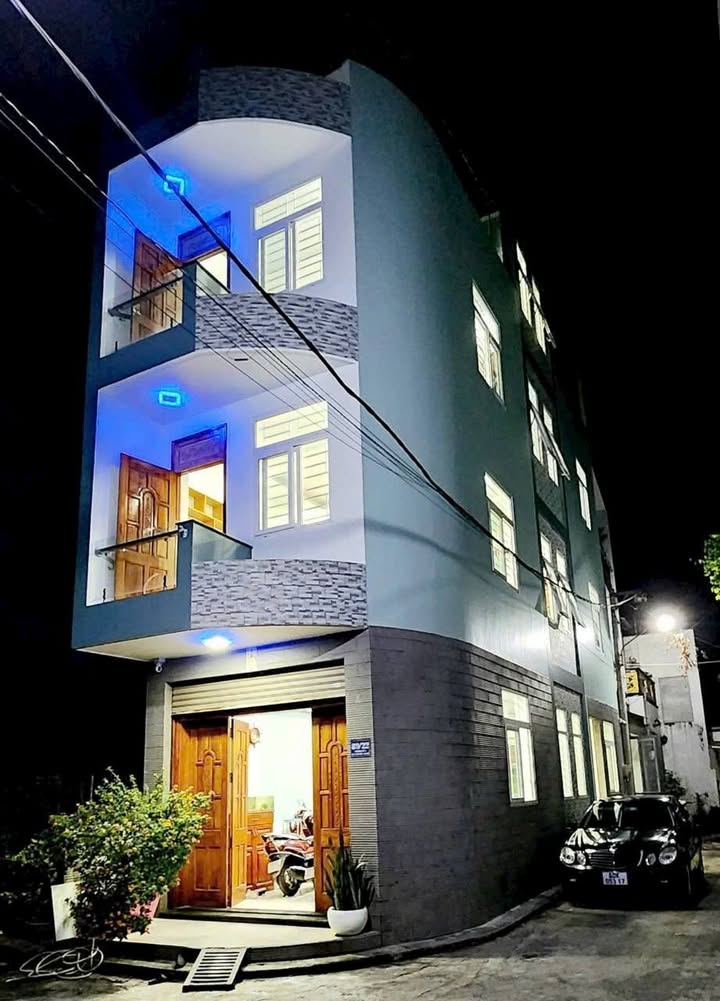 Nhà 3 Lầu Sân Thượng Bình Chiểu 55m² giá 5.8 tỷ - Thiết kế hiện đại, pháp lý rõ ràng!