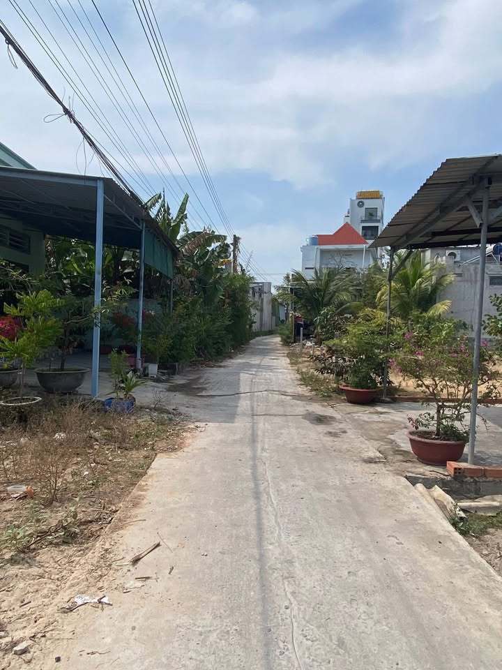 Đất thổ cư chính chủ 135m² tại đường Nguyễn Trường Tộ, La Gi - Giá chỉ 1.2 tỷ!