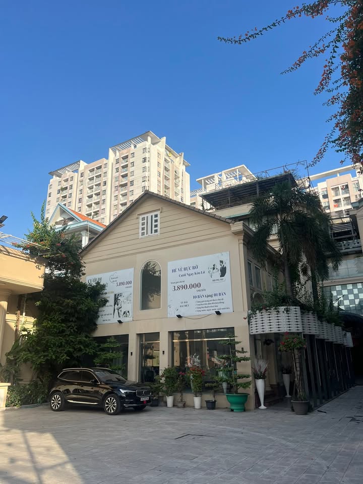 Cho thuê Villa góc Nguyễn Thị Thập 250m² giá 100 triệu - Không gian đẳng cấp, sẵn sàng hoạt động!